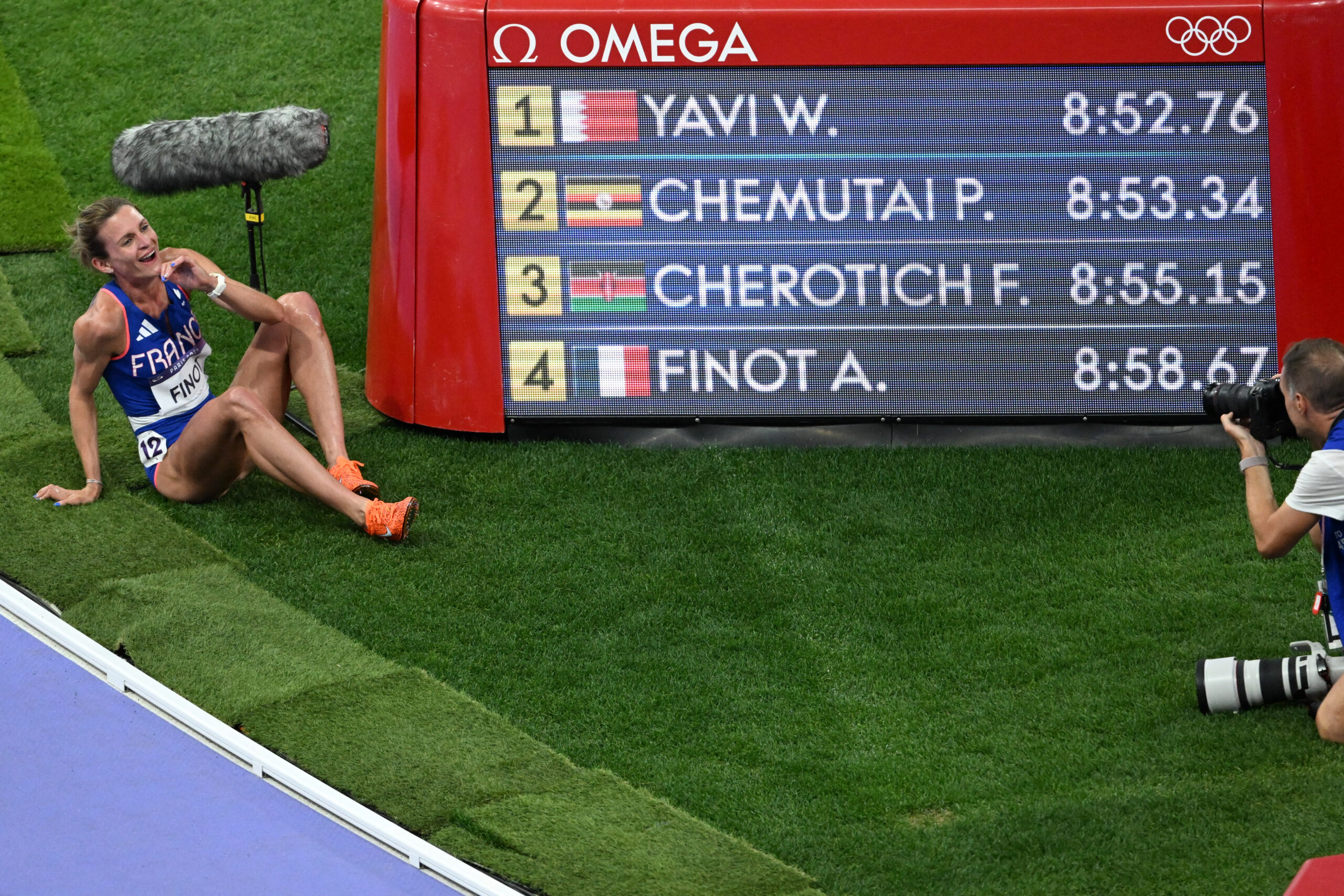 Alice Finot a le sourire : elle vient de battre le record d’Europe du 3 000 mètres steeple. Photo : AGENCE KMSP