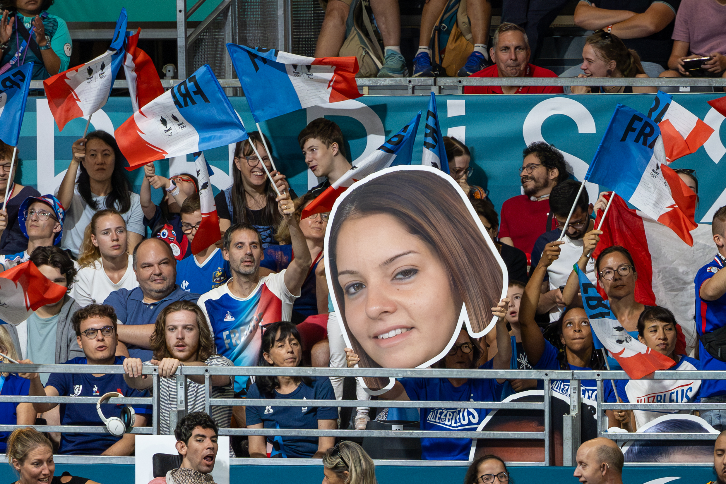 Dans le cop tricolore, on a d’yeux que pour elle : Gwendoline Matos fait l’unanimité. Photo : Xavier Ducordeaux.