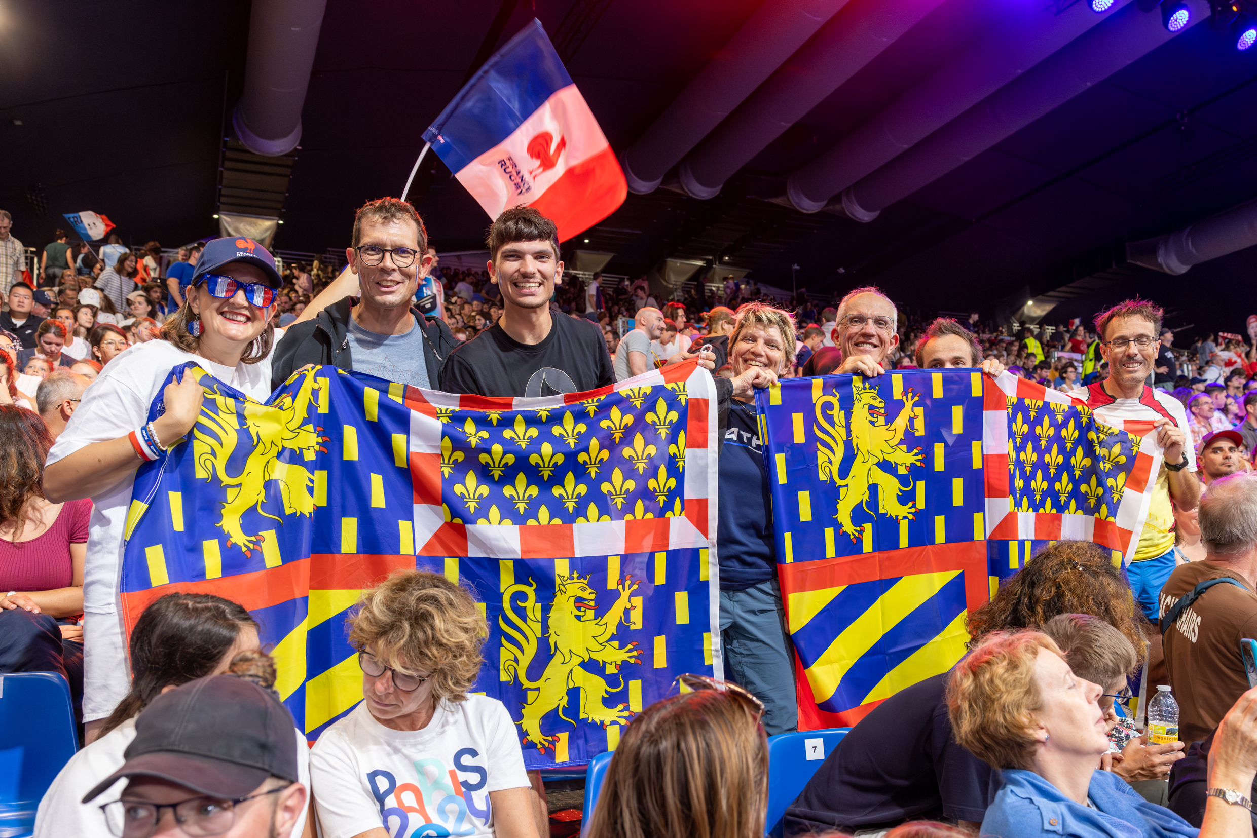 Le club de l’ASPPT Dijon en force ! Après l’athlétisme et le rugby fauteuil, les Côte-d’oriens espèrent voir les épreuves de para-triathlon demain. Photo : Xavier Ducordeaux