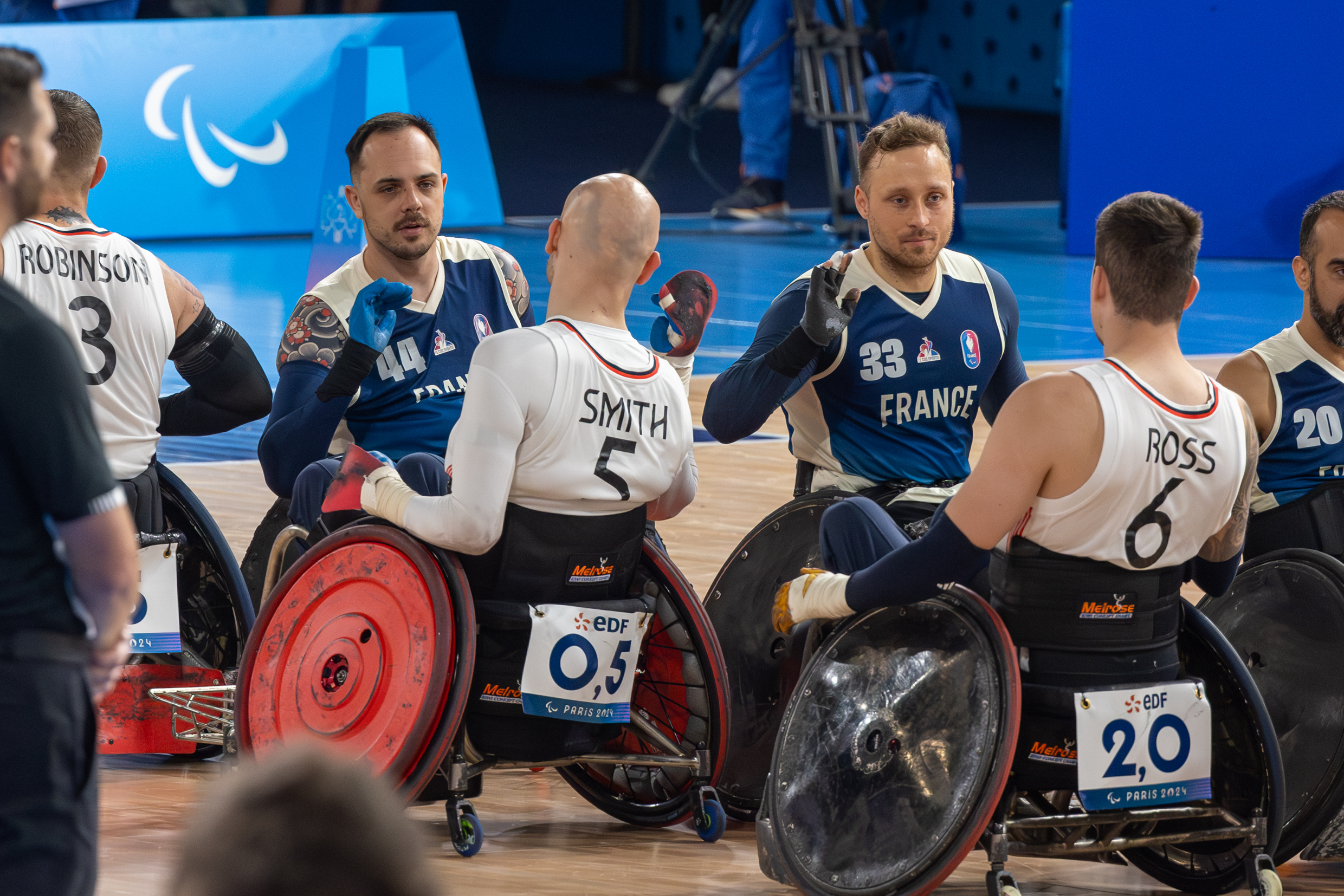 Corentin Le Guen (44) et Sébastien Verdin (33) s’inclinent devant des Anglais, trop forts hier. Photo : Xavier Ducordeaux