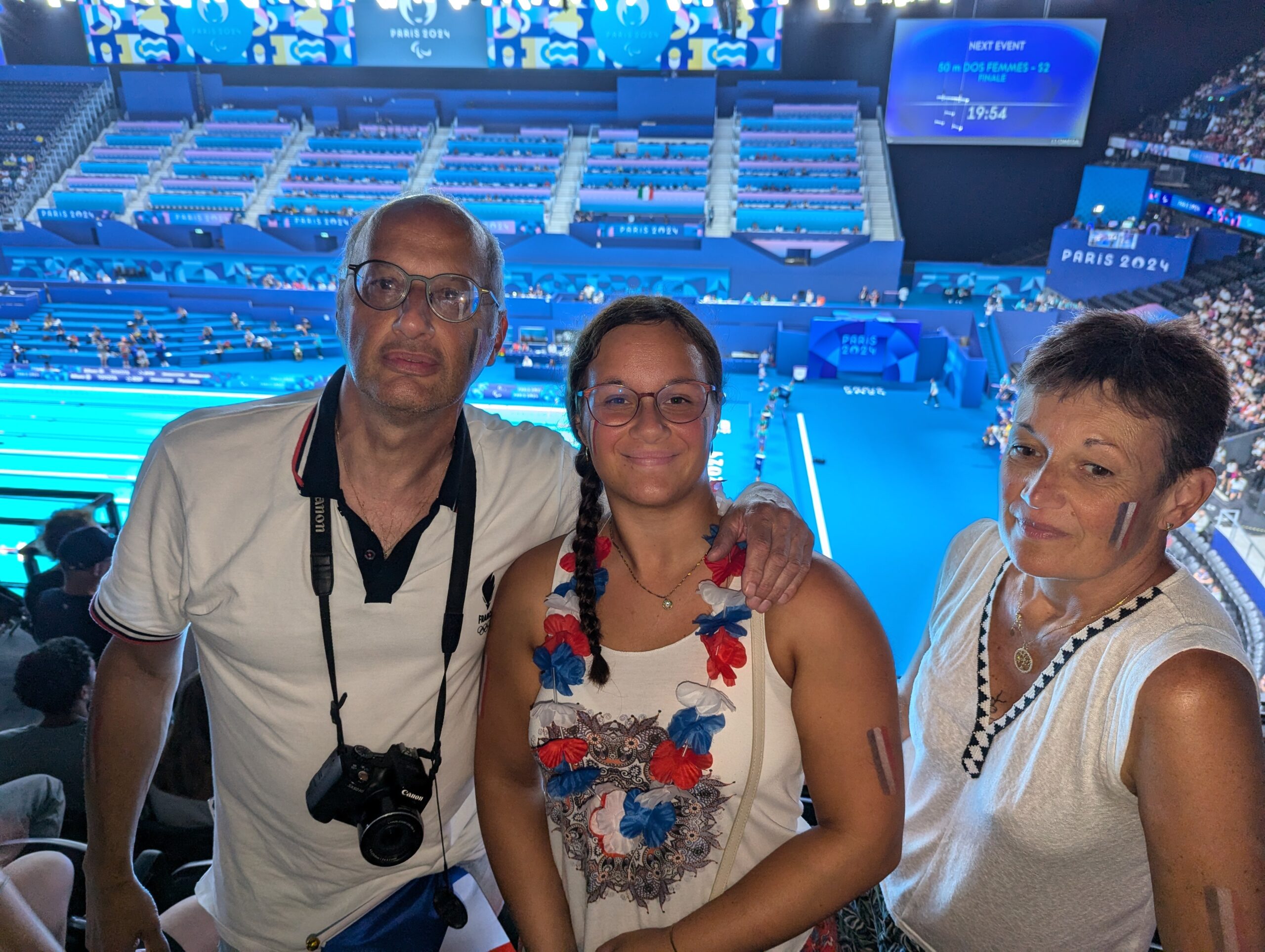 Passionnés, Daniel et Isabelle, originaire de Montbard sont fiers de leur fille Laura qui a porté la flamme olympique et paralympique. Photo : Océane Lavoustet